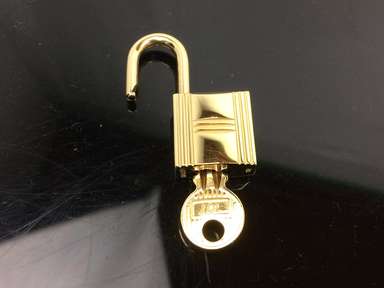 Authentic HERMES H Logos Cadena Padlock Key Gold 7K220670r Authentic HERMES H Logos Cadena Padlock Key Gold 7K220670r