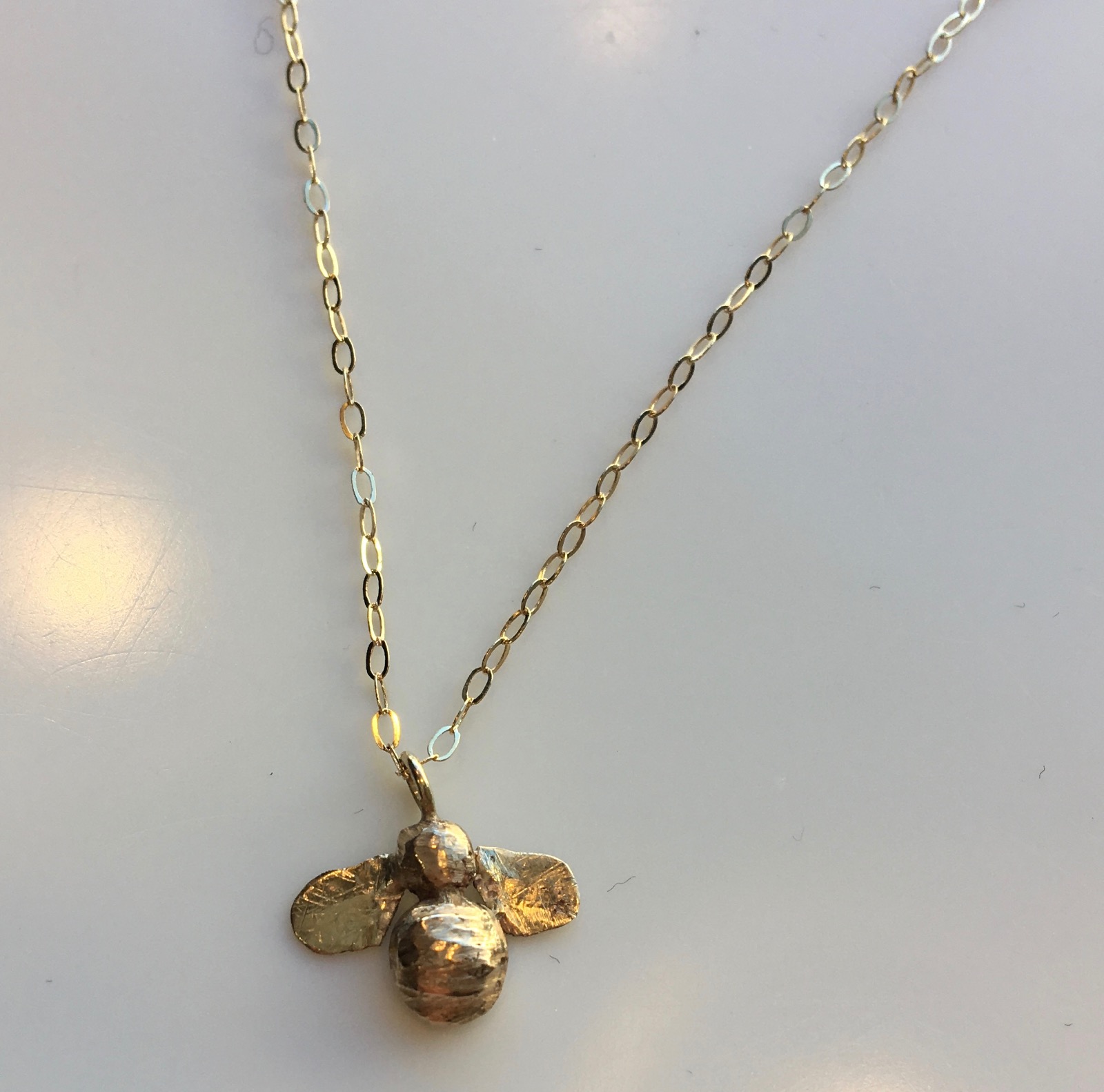 SOLID 9CT GOLD HAND MADE BEE NECKLACE 